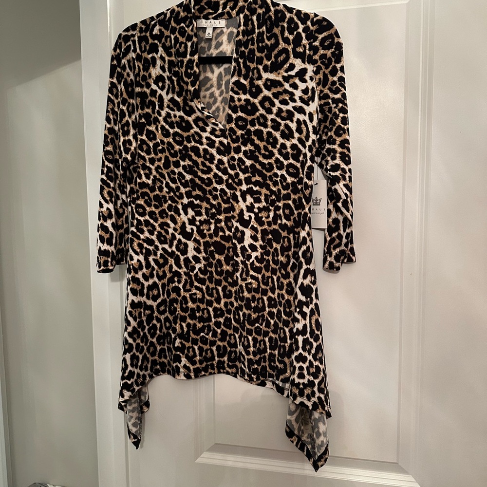 Chaus Deep v neck leopard print top size M